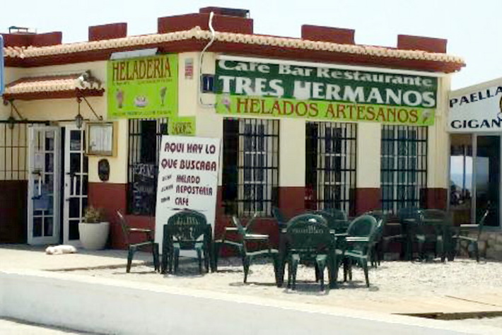 El Ayuntamiento de Salobreña ha concedido ya seis licencias de obras de los 8 chiringuitos que están en tramitación en las playas de la Villa.
